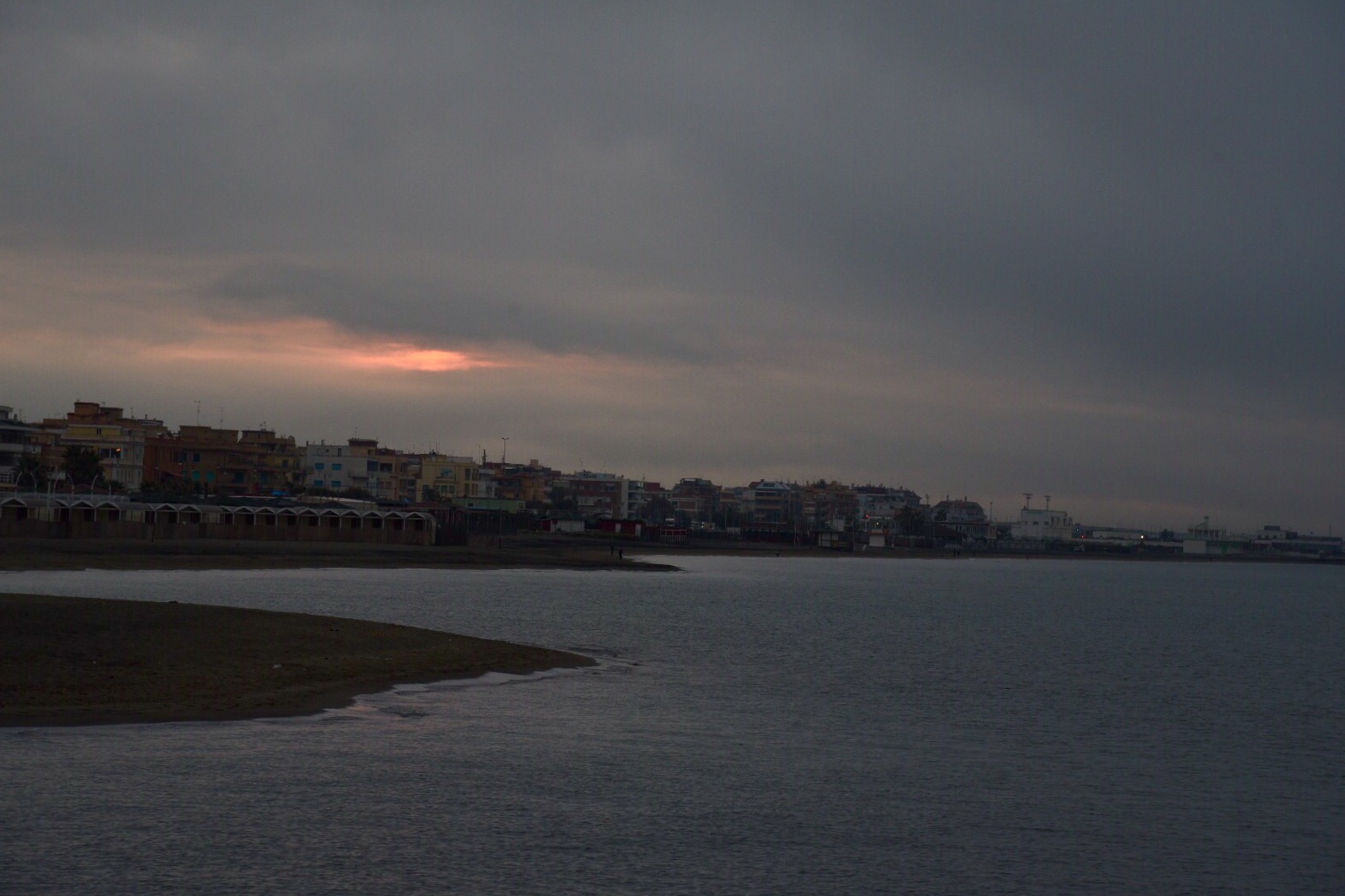 Colazione allalba sul pontile di Ostia